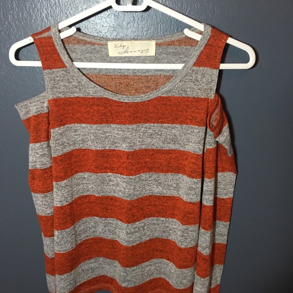 Long sleeve shoulder cut out shirt